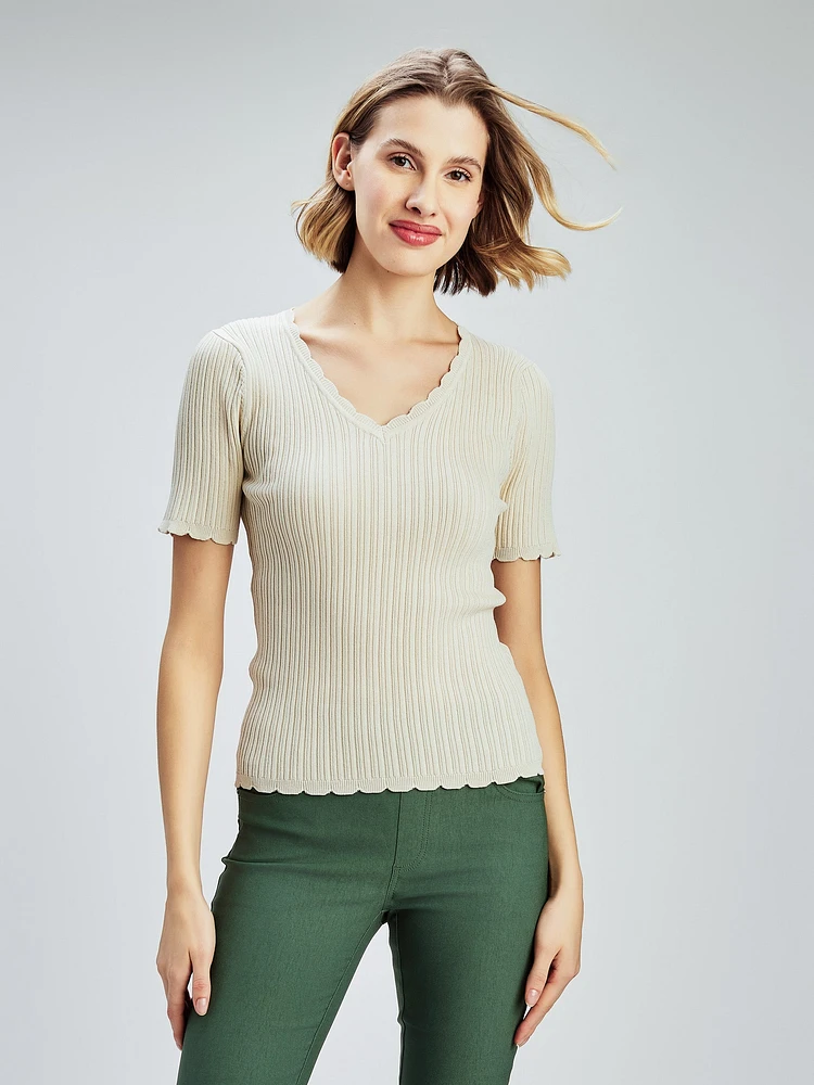 Short-sleeve fitted pullover sweater