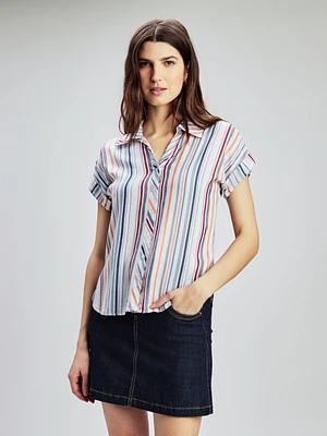 Blouse semi-ajustée à manches courtes avec boutons