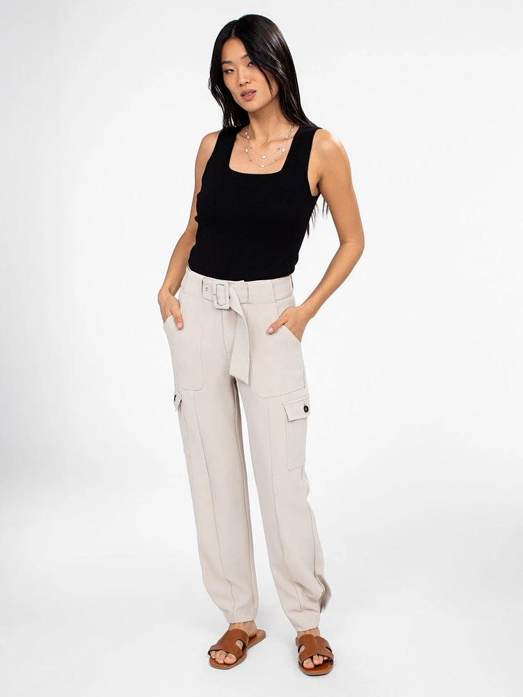 Straight semi-fitted pant