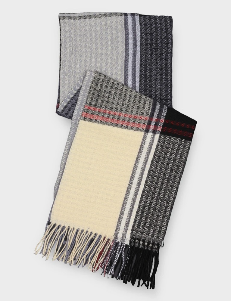 Woven Houndstooth oblong scarf with a fringed hem by Saki