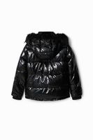 Veste courte matelassée à capuche
