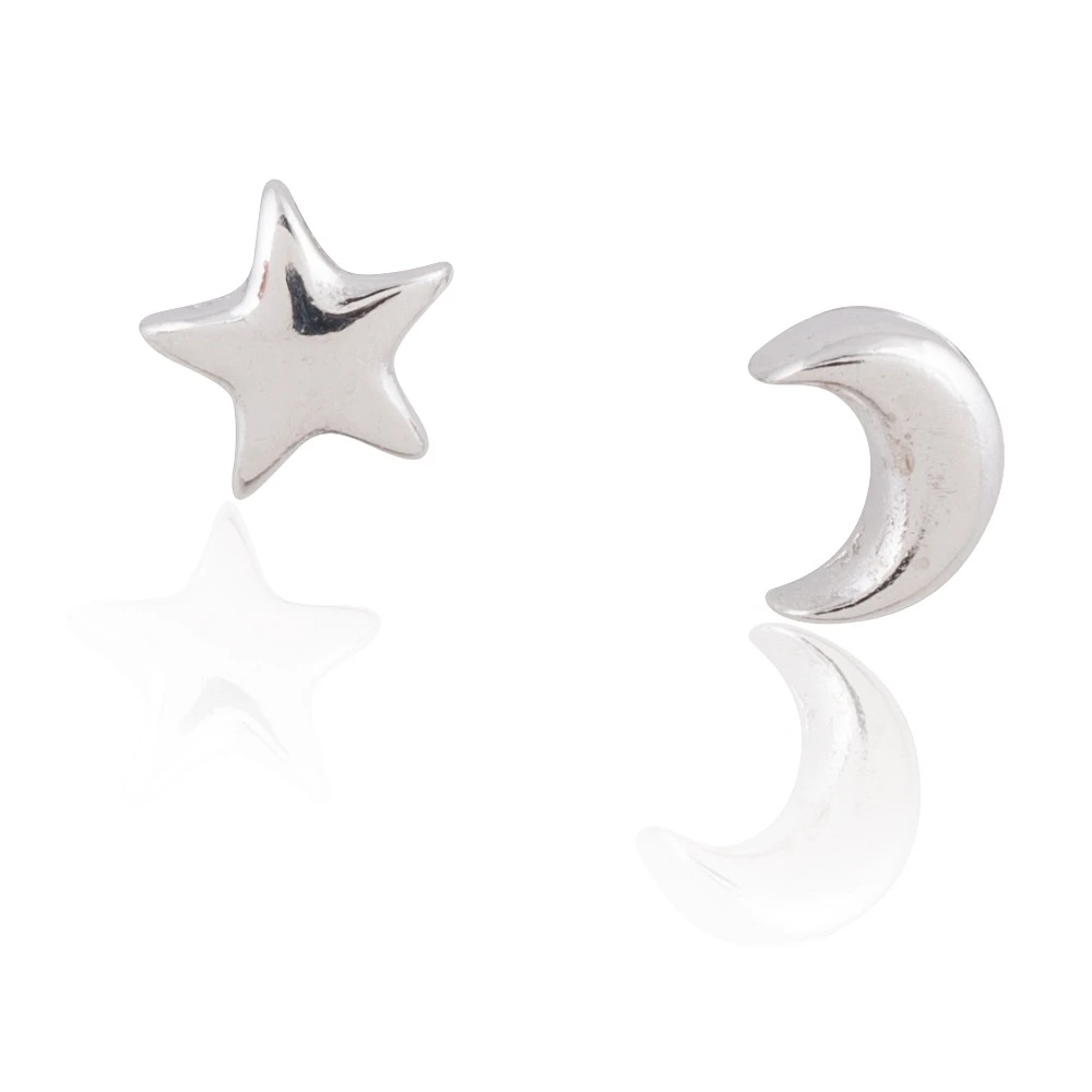 sterling silver star and moon stud earrings. Color: silver | Doucet Latendresse