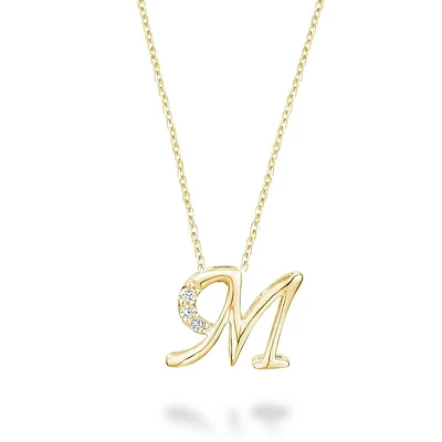 Letter M pendant in yellow gold with 3 point diamond - chain included. Color: yellow | Doucet Latendresse