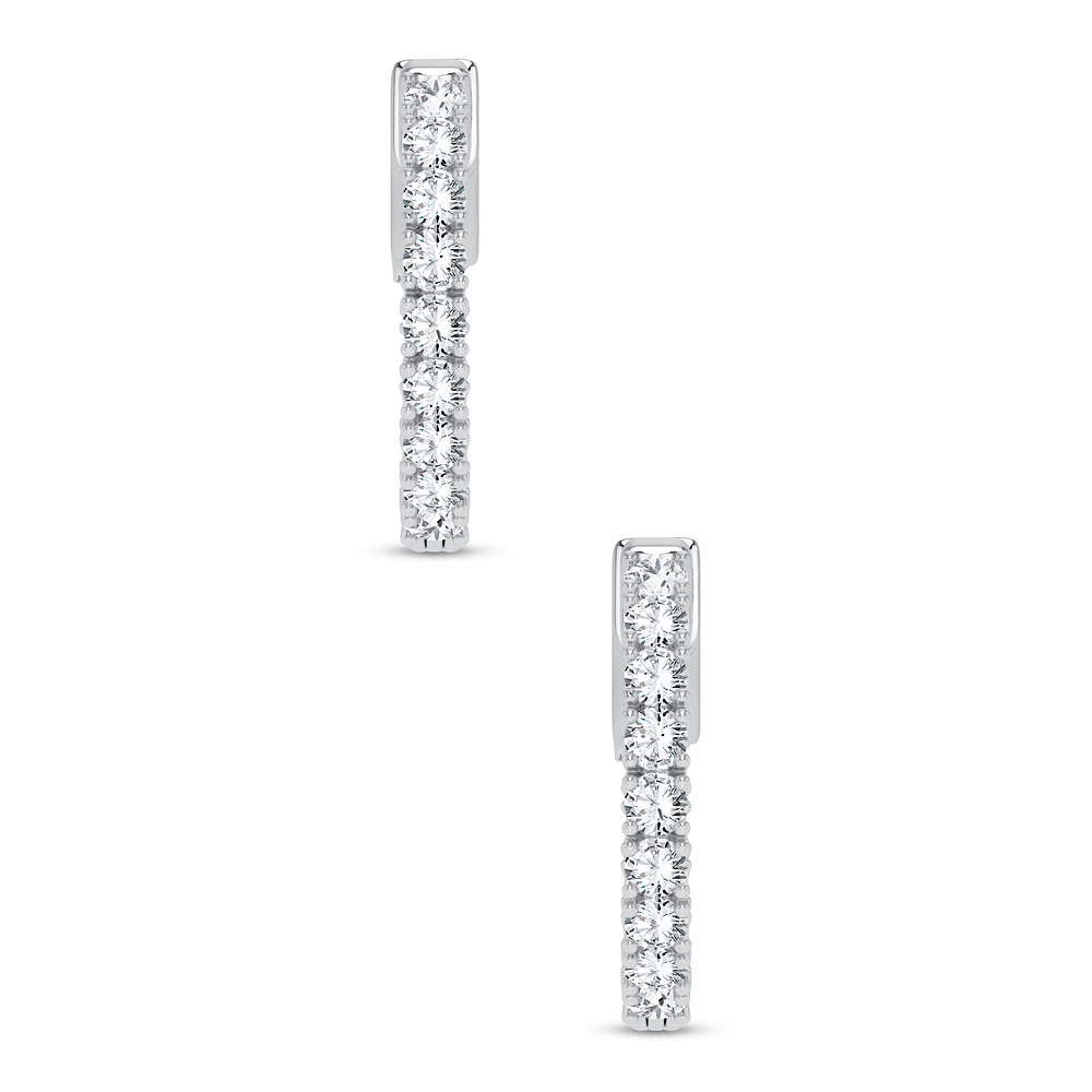 10K Gold Vertical Bar Earrings with Lab-Grown Diamonds. Color: white | Doucet Latendresse
