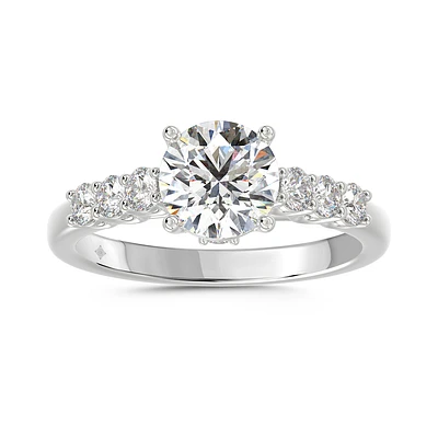 14K White Gold Round Lab Diamond Engagement Ring with Graduated Side Stones. Color: white | Doucet Latendresse