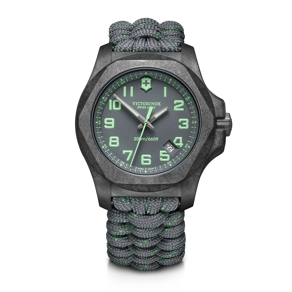 Victorinox I.N.O.X. Carbone 43mm – Cadran Noir avec Accents Verts et Bracelet Paracorde | Doucet Latendresse