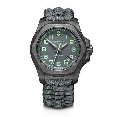 Victorinox I.N.O.X. Carbone 43mm – Cadran Noir avec Accents Verts et Bracelet Paracorde | Doucet Latendresse