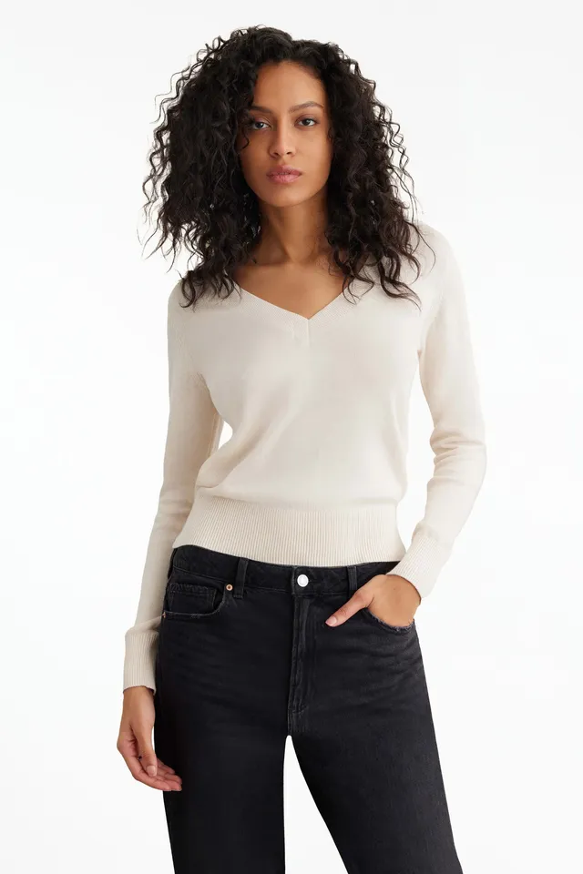 Essentiæls | The Soft V-Neck Sweater