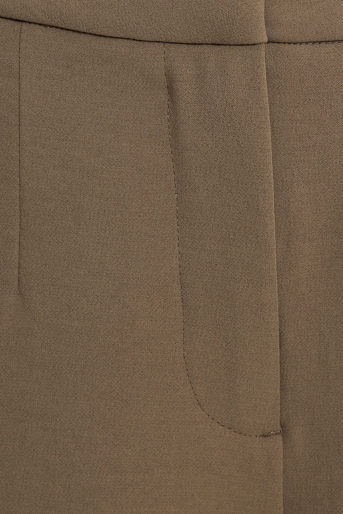Pantalon fluide à jambe droite Yasmin
