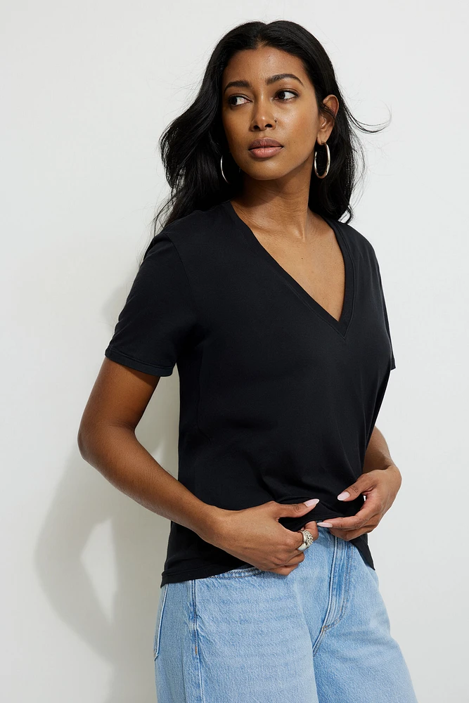 T-shirt essentiel en coton à col V