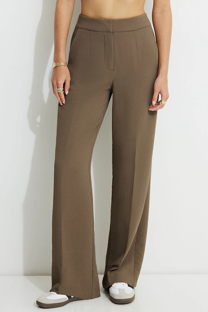 Pantalon fluide à jambe droite Yasmin