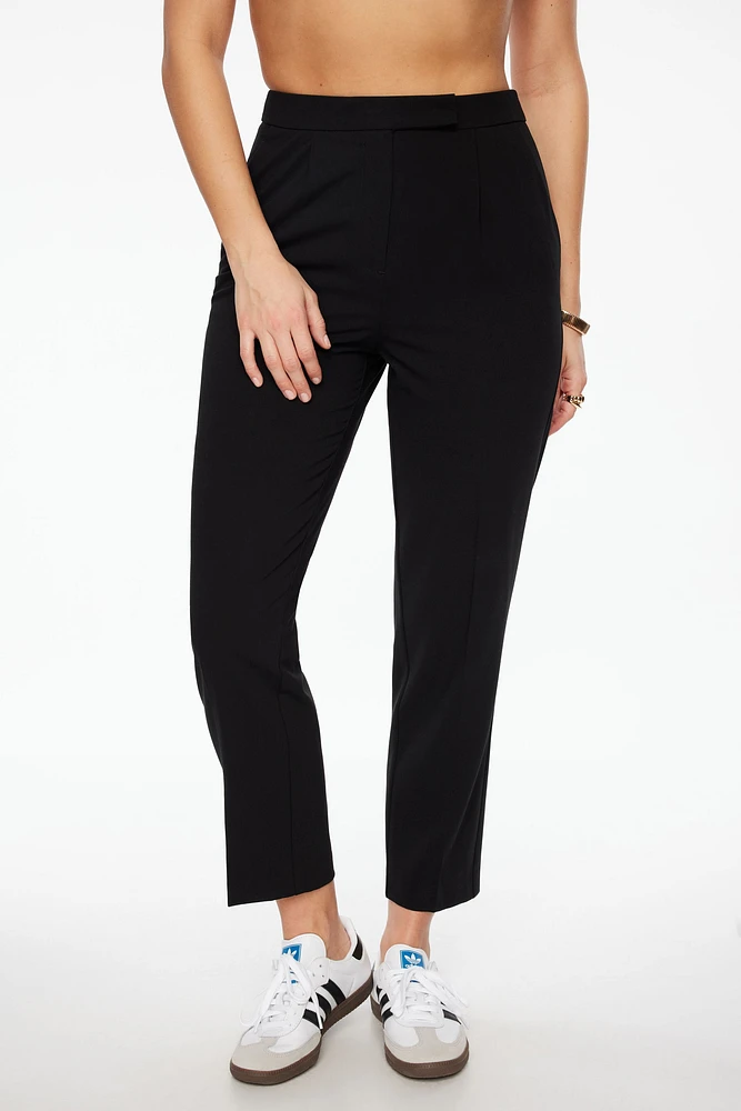 Pleated Slim Pants