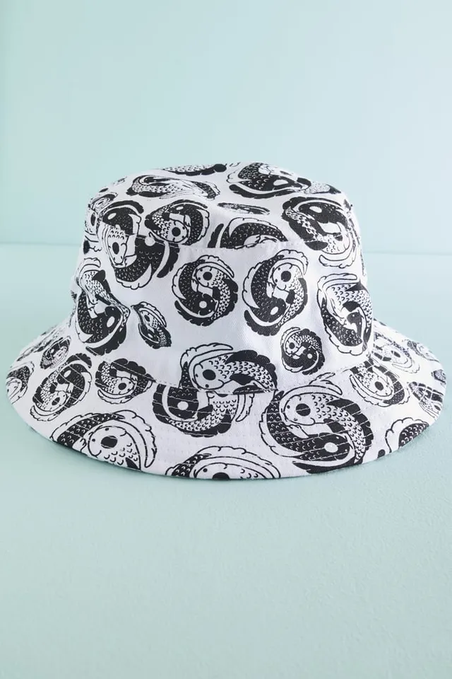 VEILED BUCKET HAT IN BLACK BANDANA