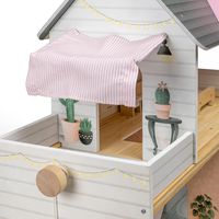 Casita de muñecas de madera con ascensor