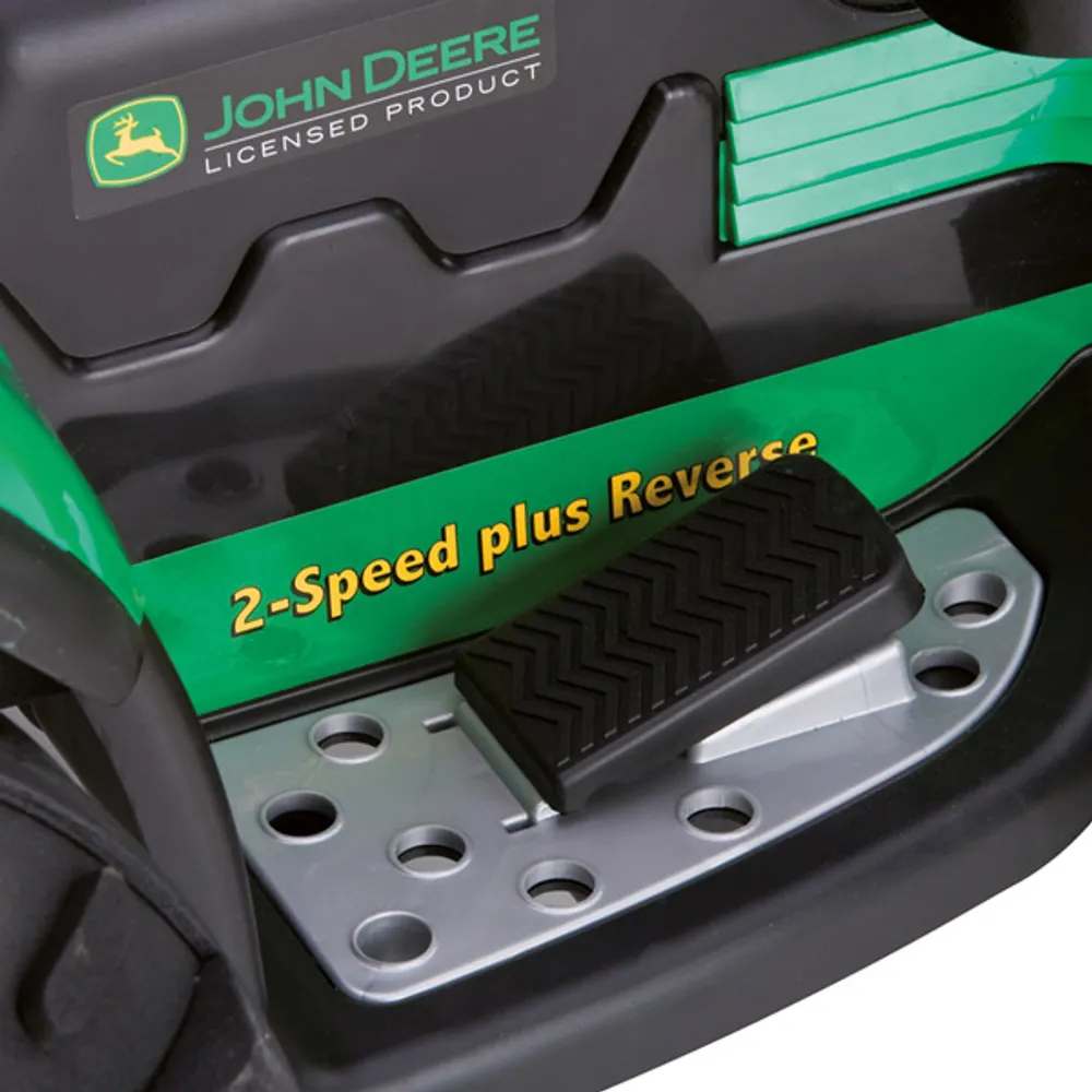 John Deere Ground Force con remolque