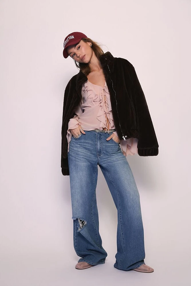 Frayed Low-Rise Baggy Jeans