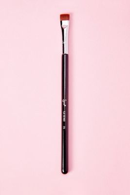 Sigma Beauty E15 – Flat Definer Brush in Brown