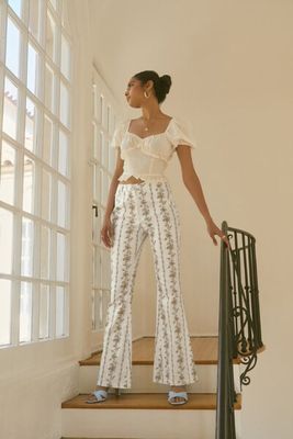 Women's Floral Print High-Rise Flare Pants in White Small