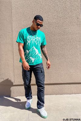 Men Spirits Graphic Tee in Green/White Large