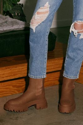 Women's Lug-Sole Chelsea Boots in Brown, 5.5