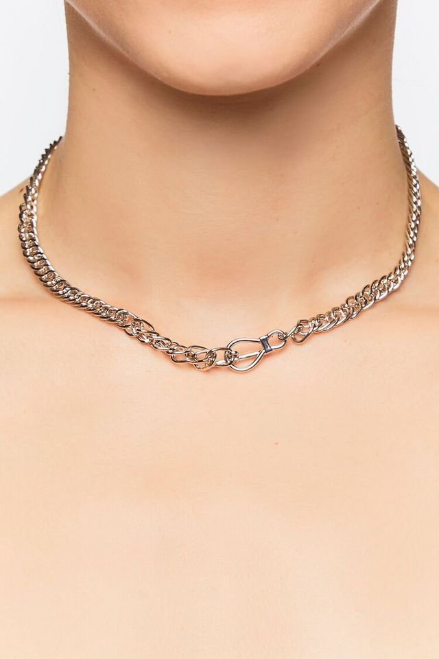 Forever 21 Women's Curb Chain Clasp Necklace in Silver | F21