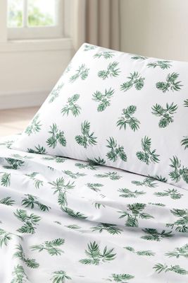 Women Tropical Leaf Print Queen-Sized Sheet Set in White/Green