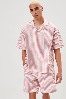 Men Pinstriped Linen-Blend Shorts in Red/Cream Large