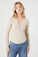 Women's Curved-Hem Henley Top in Pine Bark Large