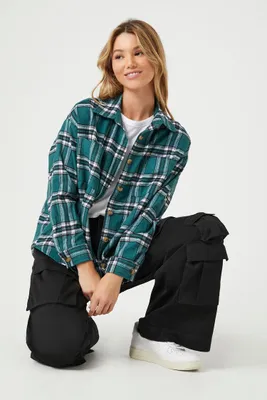 Women's Plaid Flannel Curved-Hem Shirt in Green Large