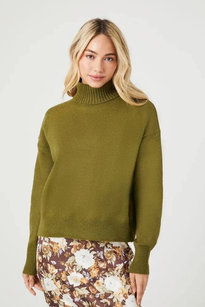 Women's Turtleneck Split-Hem Sweater in Green, XS