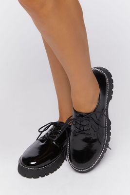 Women Faux Patent Leather Oxford Sneakers in Black, 7