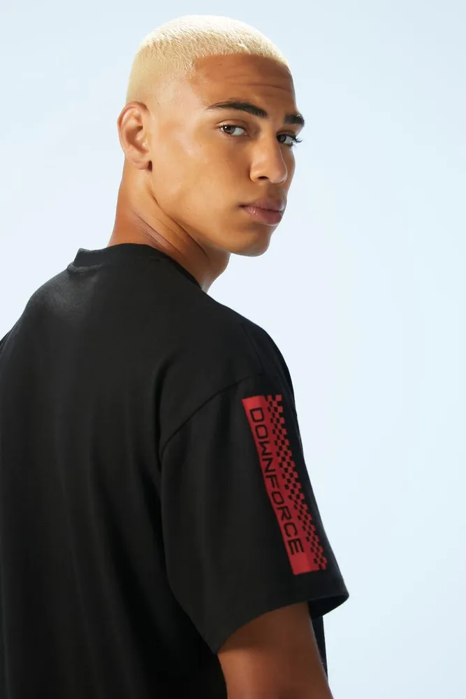 Men Downforce Graphic Tee in Black/Red Medium