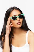 Cat-Eye Frame Sunglasses in Green/Black