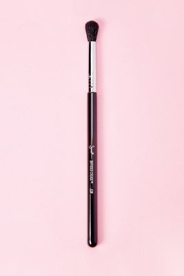 Sigma Beauty E38 Diffused Crease Brush in Black