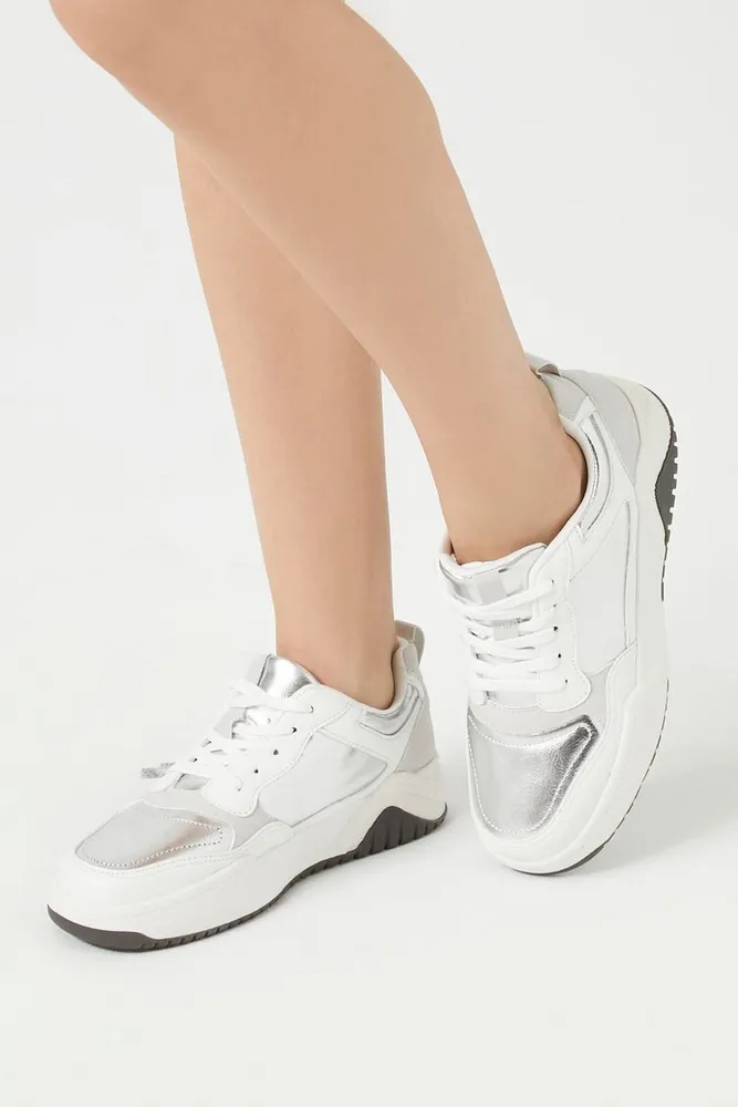 Women's Low-Top Metallic Lace-Up Sneakers White/Silver,