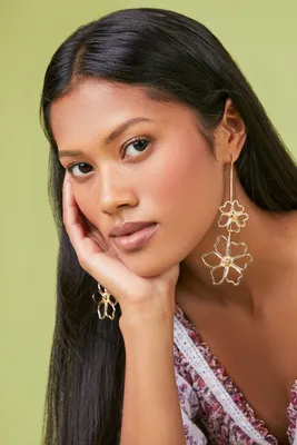 Women's Cutout Floral Drop Earrings in Gold
