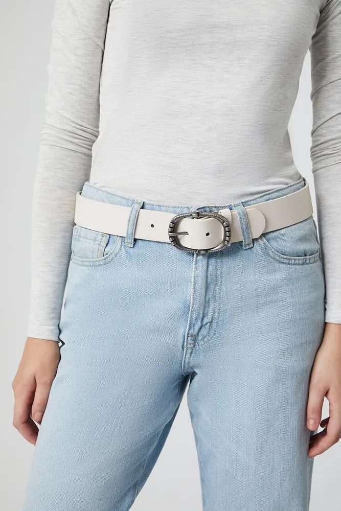 Etched Oval Buckle Belt in Cream/Silver, S/M