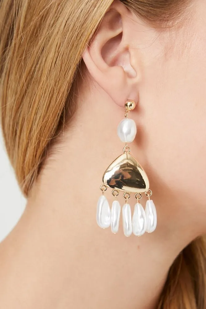 Women's Faux Pearl Chandelier Earrings in Gold/White