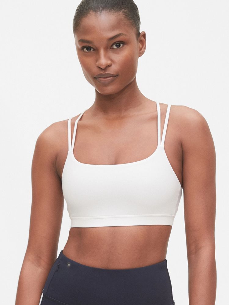 GapFit Breathe ow Support Strappy Sports Bra