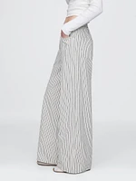 Mid Rise Cargo Baggy Jeans
