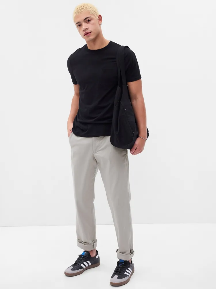 Modern Khakis in Baggy Fit with GapFlex