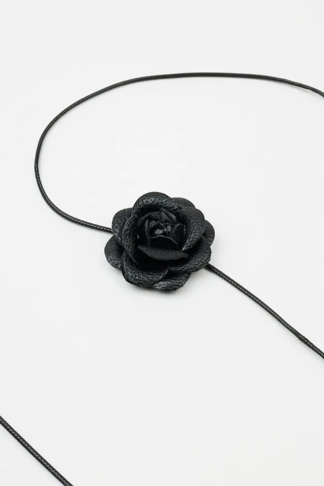 Garage Rosette Wrap Choker