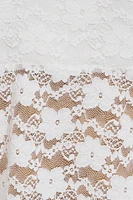 Cami en dentelle ouverte à l’avant