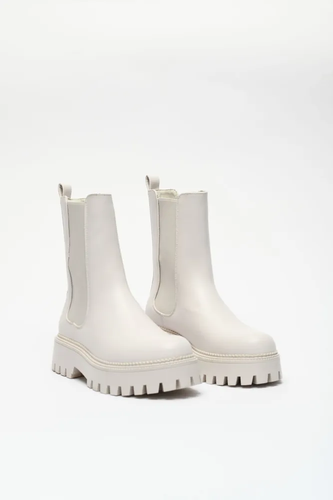 STEVE MADDEN Briona Lug Sole Chelsea Boot