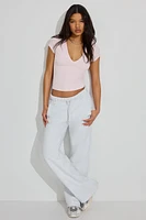 T-shirt Sleek à col en V profond