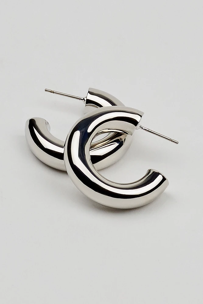 Anneaux d’oreilles massifs et lisses