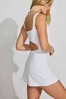 Minirobe sport à col carré et short intégré