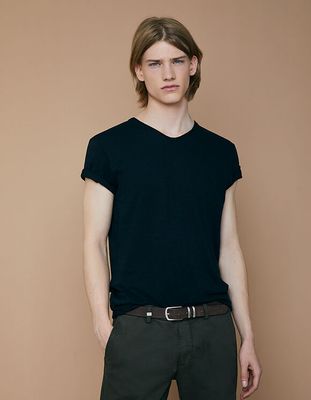 Tee-shirt L'Essentiel noir col V Homme IKKS | Mode Printemps Eté Tee-shirt, Polo