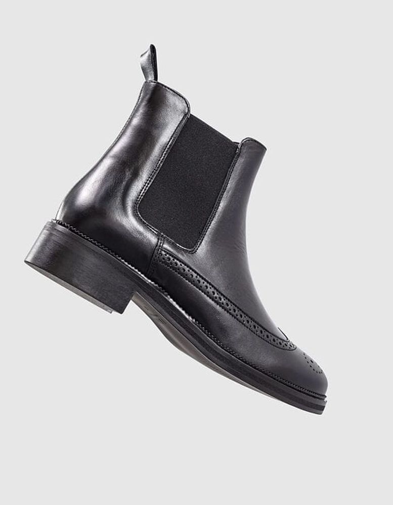 Boots chelsea en cuir noir détails clous femme IKKS | Mode Automne Hiver Chaussures