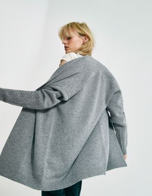 Cardigan mi-long gris en 100% laine torsades poignets femme IKKS | Mode Automne Hiver Pull, cardigan, sweat